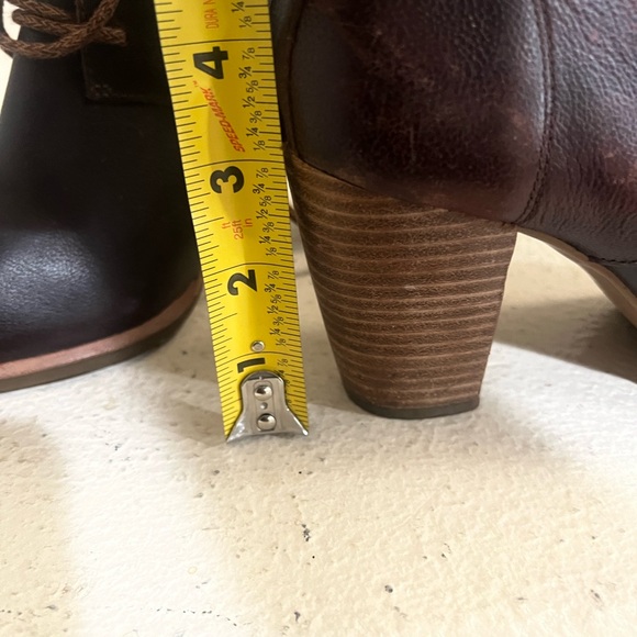 UGG Womens Size7W Brown Leather Lace Up Ankle Booties Fashion‎ Boots - Picture 10 of 11